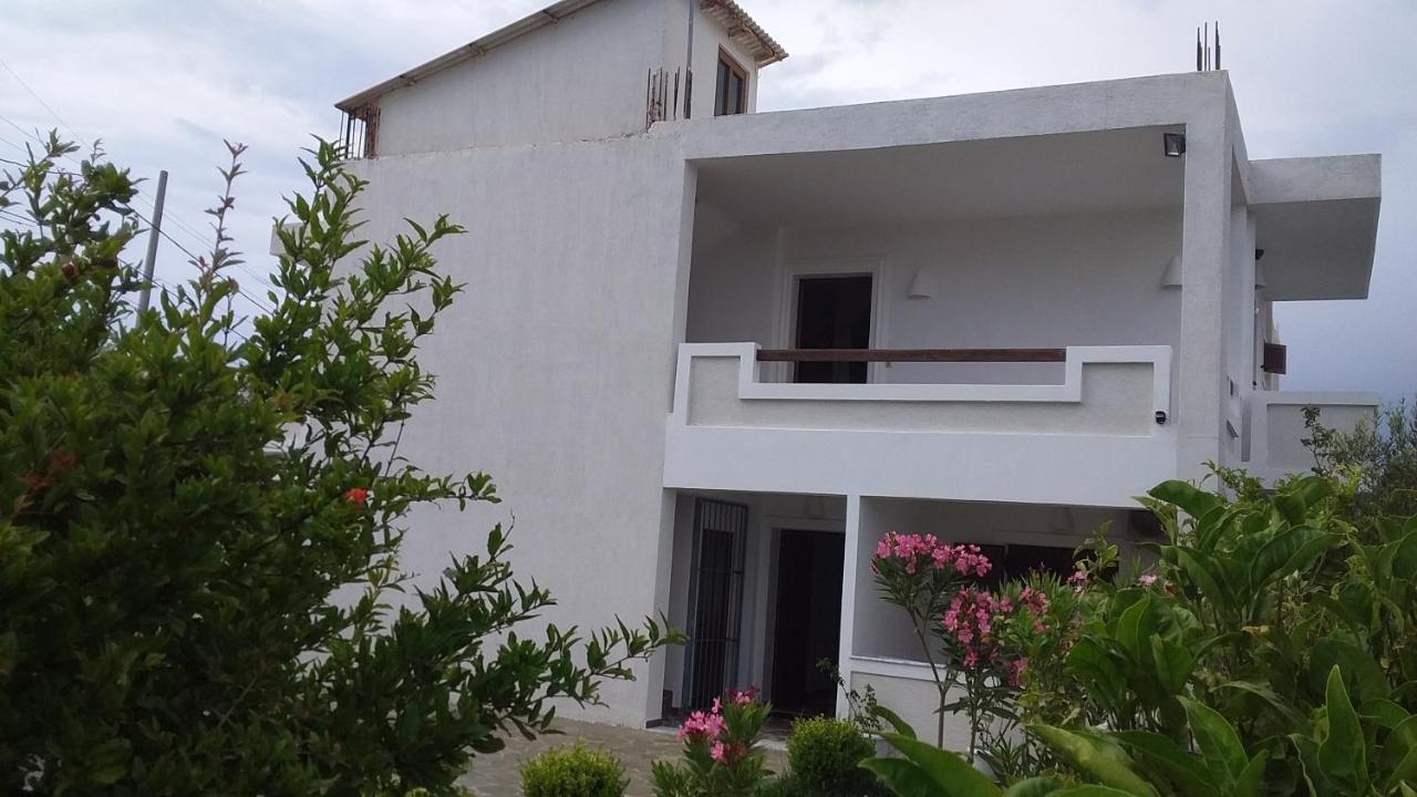 Mihal Suites Sarandë 외부 사진